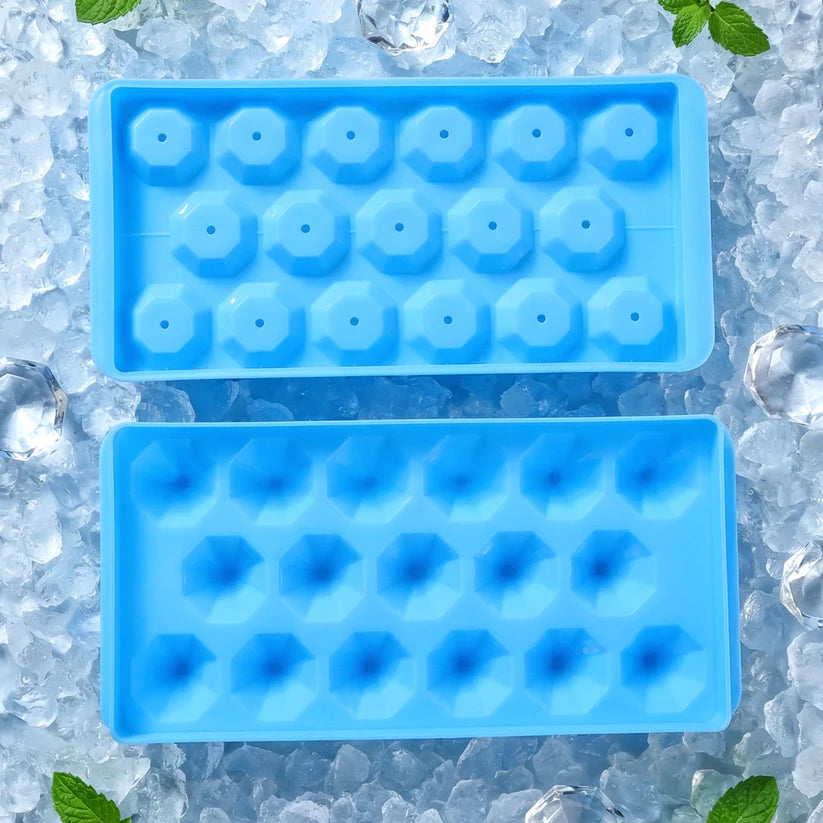 Diamond Ice Cube Tray with Lid – 17 Grid Reusable Ice Mold for Whiskey, Cocktails, Juice &amp; Cold Drinks